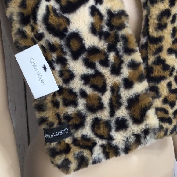 🆕 Calvin Klein Cheetah Print Faux Fur Scarf - Picture 6 of 12